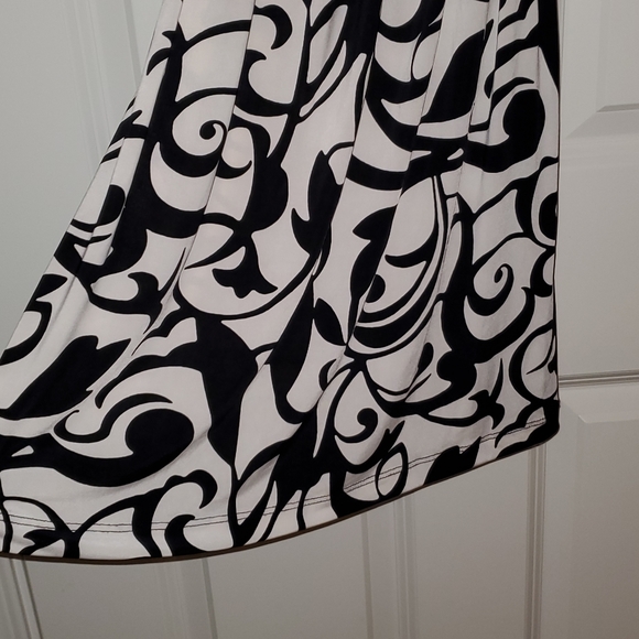 Dress - Picture 2 of 7